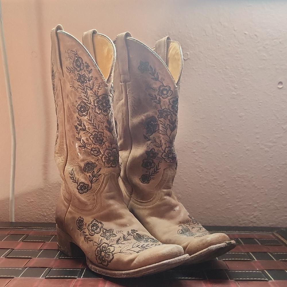 Shyanne Tan Embroidered Heeled Boots